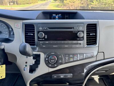 2014 Toyota Sienna LE 8-Passenger   - Photo 21 - Andover, MN 55304