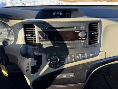 2014 Toyota Sienna LE 8-Passenger   - Photo 21 - Andover, MN 55304