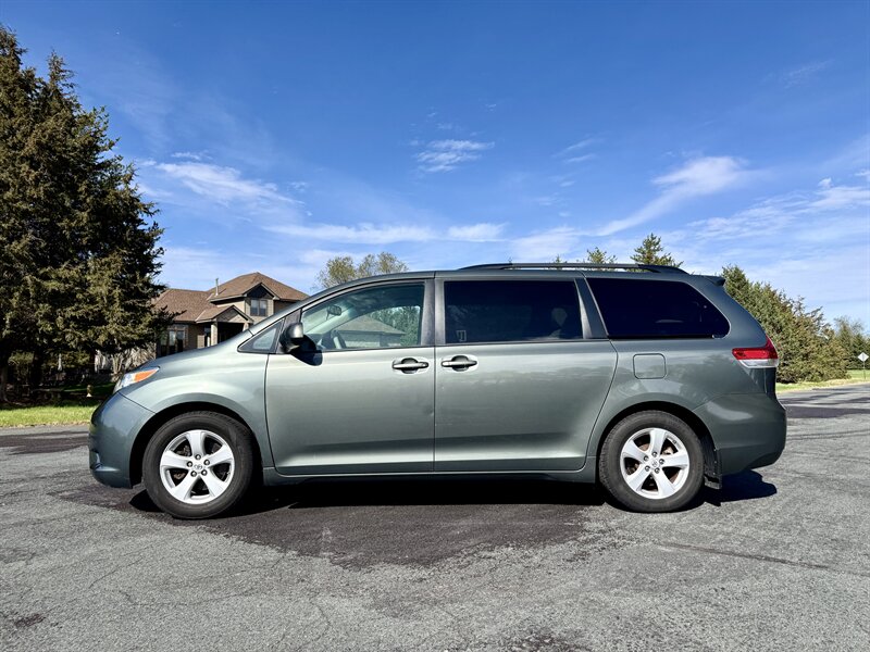 2014 Toyota Sienna LE 8-Passenger  