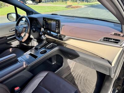 2022 Toyota Sienna Platinum 7-Passenger   - Photo 17 - Andover, MN 55304