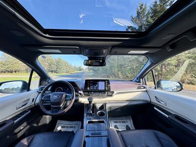 2022 Toyota Sienna Platinum 7-Passenger   - Photo 19 - Andover, MN 55304