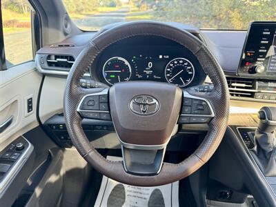 2022 Toyota Sienna Platinum 7-Passenger   - Photo 21 - Andover, MN 55304