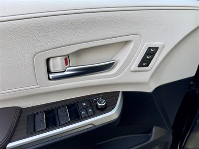 2022 Toyota Sienna Platinum 7-Passenger   - Photo 29 - Andover, MN 55304