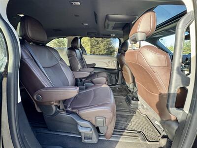 2022 Toyota Sienna Platinum 7-Passenger   - Photo 14 - Andover, MN 55304