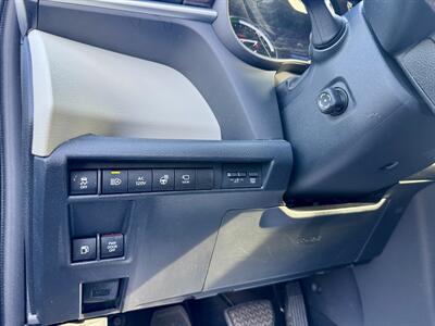 2022 Toyota Sienna Platinum 7-Passenger   - Photo 28 - Andover, MN 55304