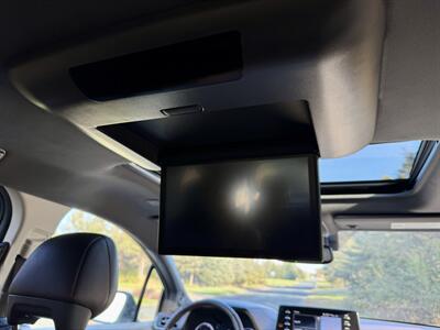 2022 Toyota Sienna Platinum 7-Passenger   - Photo 15 - Andover, MN 55304