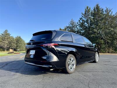 2022 Toyota Sienna Platinum 7-Passenger   - Photo 5 - Andover, MN 55304