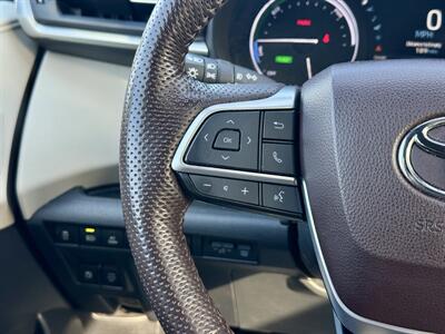 2022 Toyota Sienna Platinum 7-Passenger   - Photo 22 - Andover, MN 55304