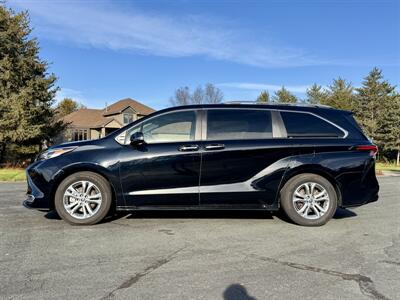 2022 Toyota Sienna Platinum 7-Passenger   - Photo 2 - Andover, MN 55304