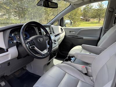 2018 Toyota Sienna XLE 7-Passenger   - Photo 8 - Andover, MN 55304