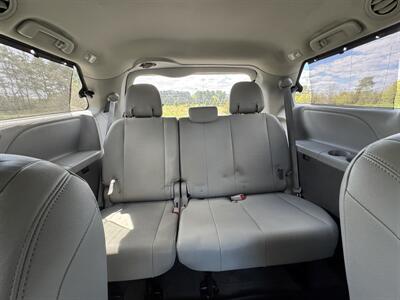 2018 Toyota Sienna XLE 7-Passenger   - Photo 11 - Andover, MN 55304