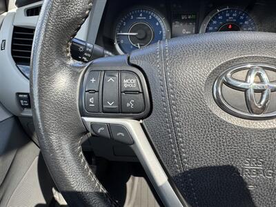 2018 Toyota Sienna XLE 7-Passenger   - Photo 19 - Andover, MN 55304