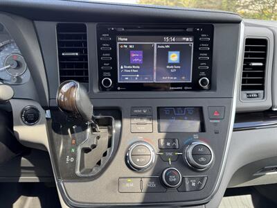 2018 Toyota Sienna XLE 7-Passenger   - Photo 21 - Andover, MN 55304