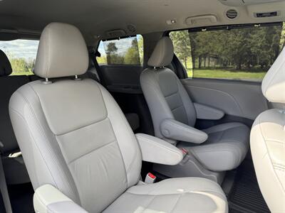 2018 Toyota Sienna XLE 7-Passenger   - Photo 12 - Andover, MN 55304
