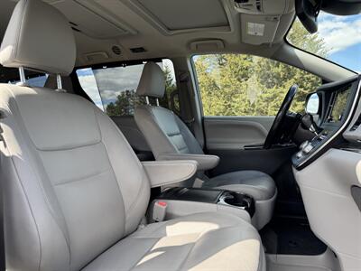 2018 Toyota Sienna XLE 7-Passenger   - Photo 14 - Andover, MN 55304
