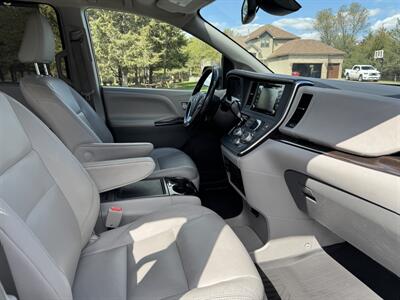 2018 Toyota Sienna XLE 7-Passenger   - Photo 15 - Andover, MN 55304