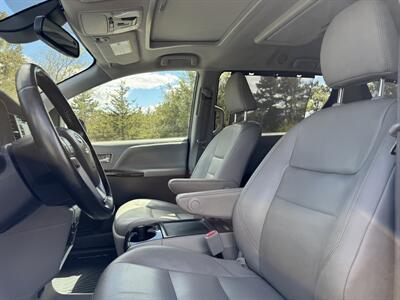 2018 Toyota Sienna XLE 7-Passenger   - Photo 9 - Andover, MN 55304