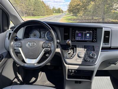 2018 Toyota Sienna XLE 7-Passenger   - Photo 17 - Andover, MN 55304