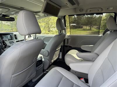 2018 Toyota Sienna XLE 7-Passenger   - Photo 10 - Andover, MN 55304