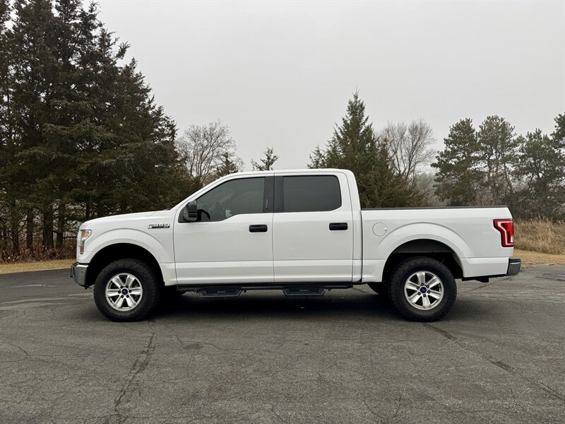 2017 Ford F-150 XLT - Photo 2 - Andover, MN 55304