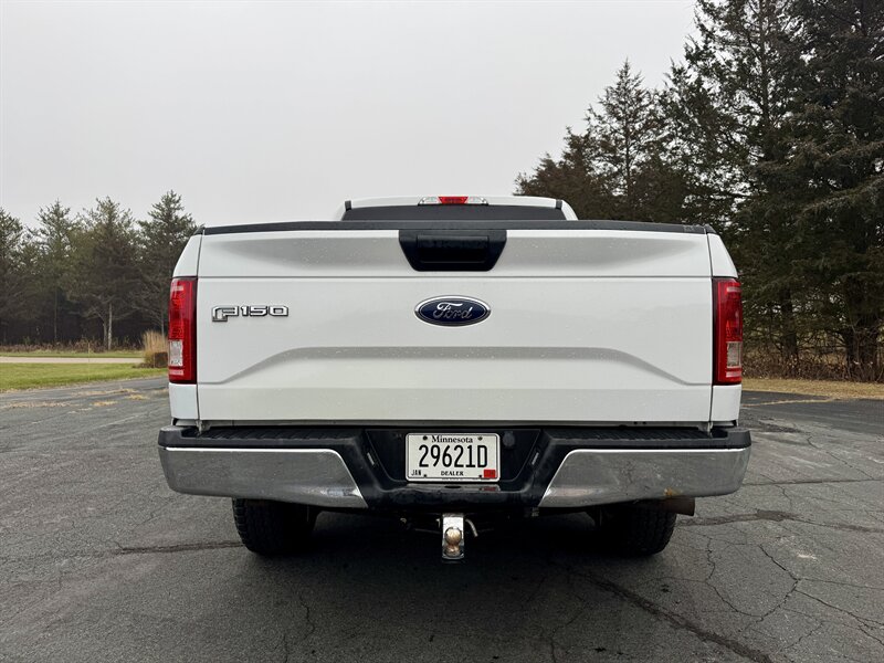 2017 Ford F-150 XLT - Photo 4 - Andover, MN 55304