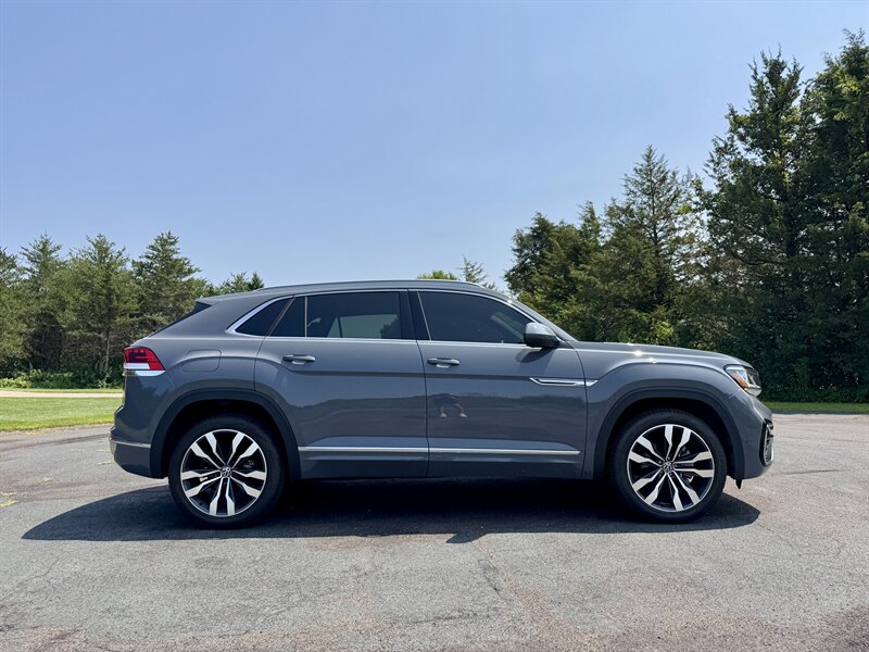 2021 Volkswagen Atlas Cross Sport V6 SEL Premium R-Line 4Motion - Photo 7 - Andover, MN 55304