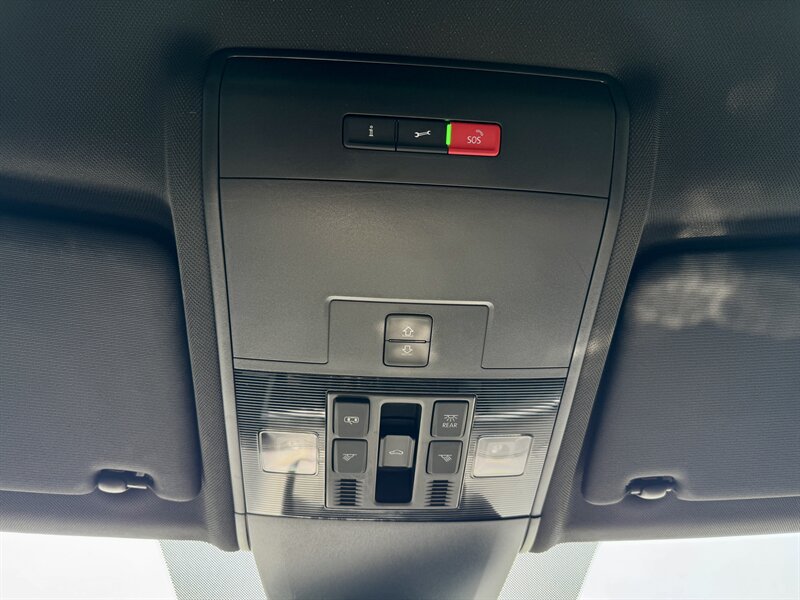 2021 Volkswagen Atlas Cross Sport V6 SEL Premium R-Line 4Motion - Photo 26 - Andover, MN 55304