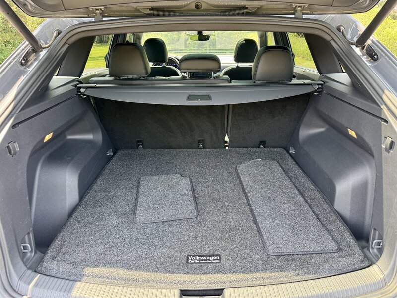 2021 Volkswagen Atlas Cross Sport V6 SEL Premium R-Line 4Motion - Photo 15 - Andover, MN 55304