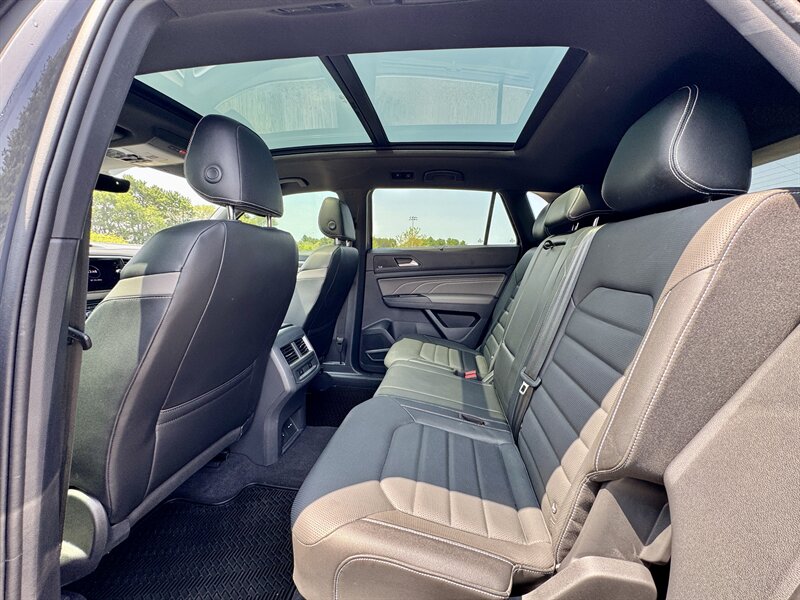 2021 Volkswagen Atlas Cross Sport V6 SEL Premium R-Line 4Motion - Photo 13 - Andover, MN 55304
