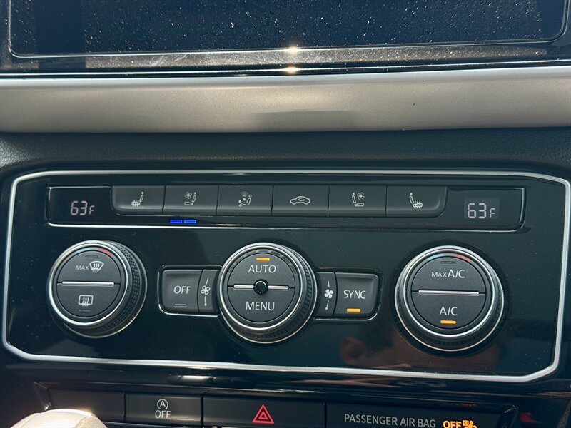 2021 Volkswagen Atlas Cross Sport V6 SEL Premium R-Line 4Motion - Photo 24 - Andover, MN 55304