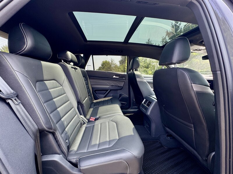 2021 Volkswagen Atlas Cross Sport V6 SEL Premium R-Line 4Motion - Photo 16 - Andover, MN 55304