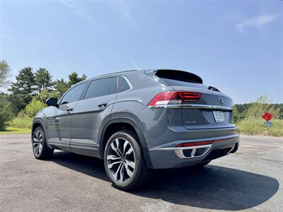 2021 Volkswagen Atlas Cross Sport V6 SEL Premium R-Line 4Motion - Photo 3 - Andover, MN 55304