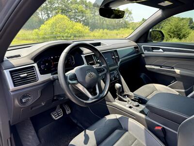 2021 Volkswagen Atlas Cross Sport V6 SEL Premium R-Line 4Motion - Photo 11 - Andover, MN 55304