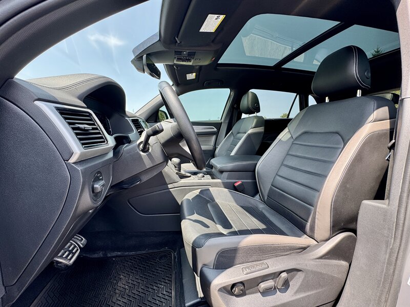 2021 Volkswagen Atlas Cross Sport V6 SEL Premium R-Line 4Motion - Photo 12 - Andover, MN 55304