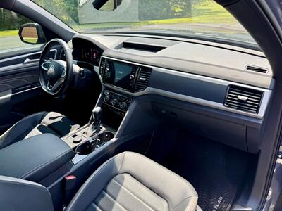 2021 Volkswagen Atlas Cross Sport V6 SEL Premium R-Line 4Motion - Photo 17 - Andover, MN 55304