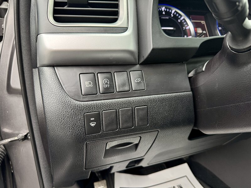 2018 Toyota Highlander XLE   - Photo 12 - Andover, MN 55304