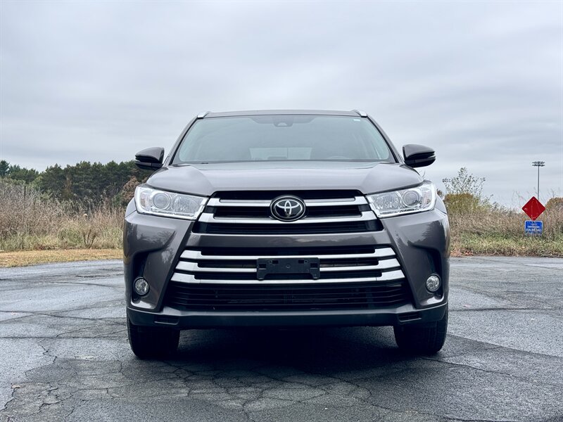 2018 Toyota Highlander XLE   - Photo 9 - Andover, MN 55304