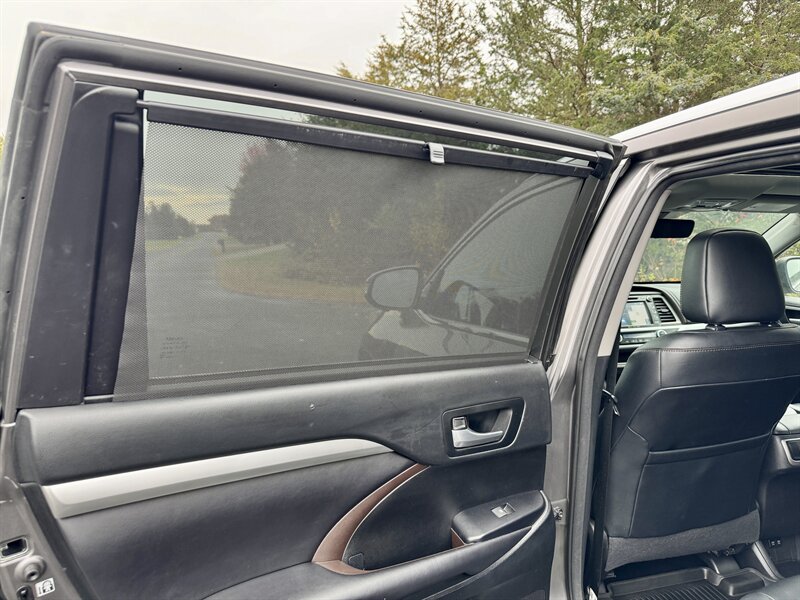 2018 Toyota Highlander XLE   - Photo 13 - Andover, MN 55304