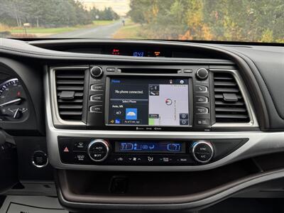2018 Toyota Highlander XLE   - Photo 23 - Andover, MN 55304