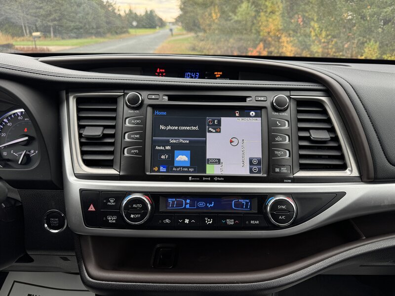 2018 Toyota Highlander XLE   - Photo 23 - Andover, MN 55304