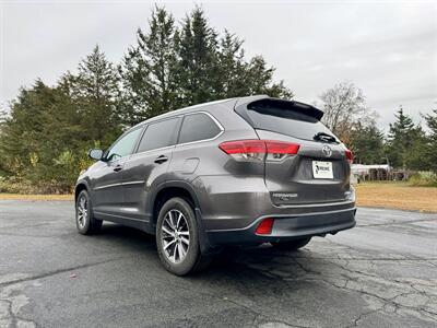 2018 Toyota Highlander XLE   - Photo 3 - Andover, MN 55304
