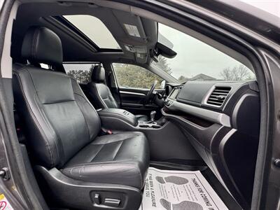 2018 Toyota Highlander XLE   - Photo 18 - Andover, MN 55304