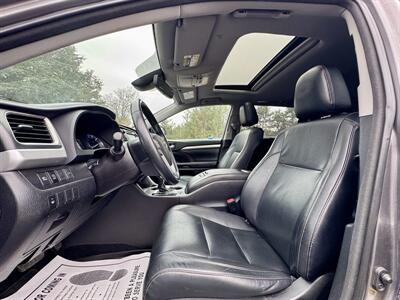 2018 Toyota Highlander XLE   - Photo 11 - Andover, MN 55304