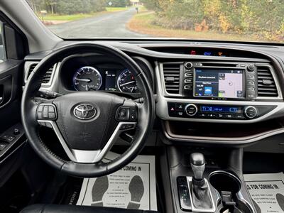 2018 Toyota Highlander XLE   - Photo 20 - Andover, MN 55304