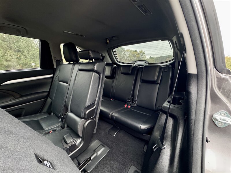 2018 Toyota Highlander XLE   - Photo 15 - Andover, MN 55304