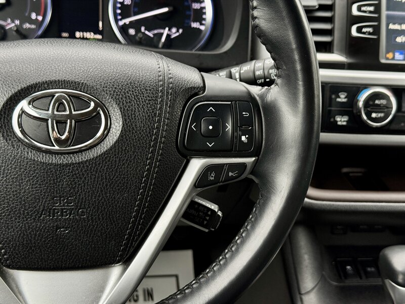 2018 Toyota Highlander XLE   - Photo 22 - Andover, MN 55304