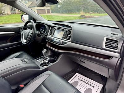 2018 Toyota Highlander XLE   - Photo 17 - Andover, MN 55304
