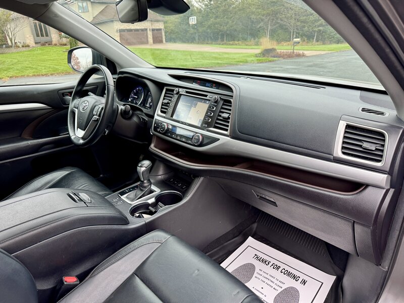 2018 Toyota Highlander XLE   - Photo 17 - Andover, MN 55304