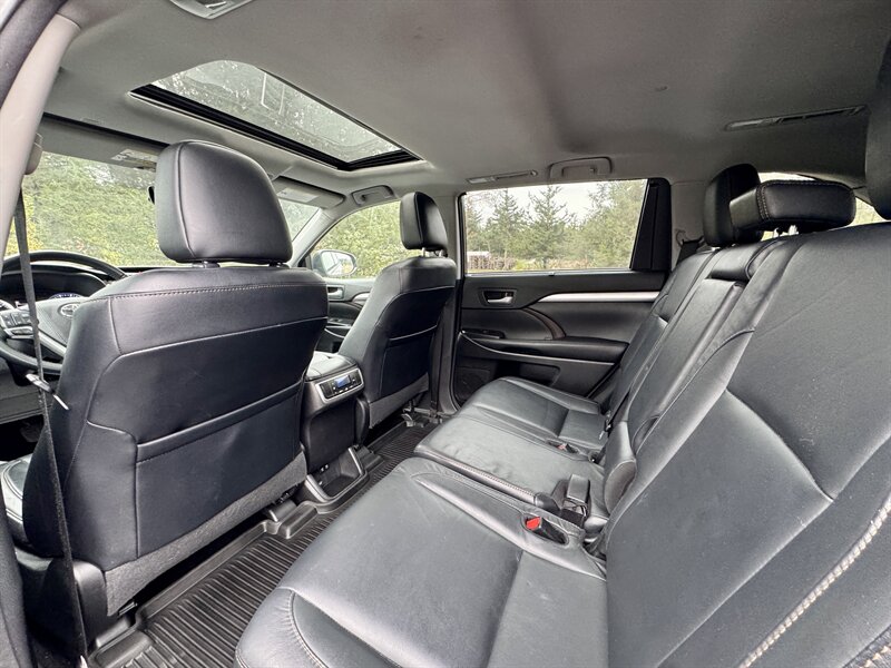 2018 Toyota Highlander XLE   - Photo 14 - Andover, MN 55304