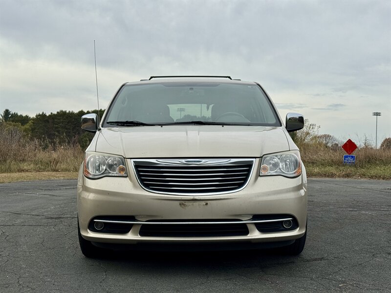 2013 Chrysler Town & Country Touring-L - Photo 7 - Andover, MN 55304
